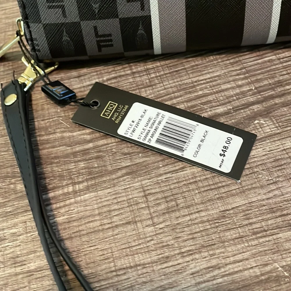 NEW!!! Ladies wallet by London Fog